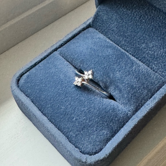 Silver Solitaire Diamond Ring Spence diamonds - Picture 3 of 9